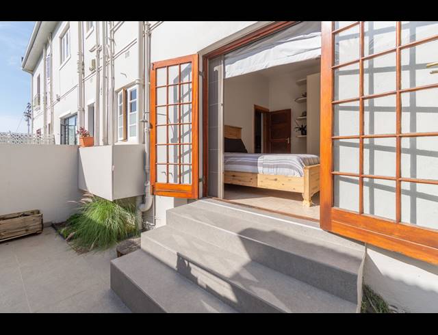 1.5 BEDROOM APARTMENT FOR SALE IN ORANJEZICHT